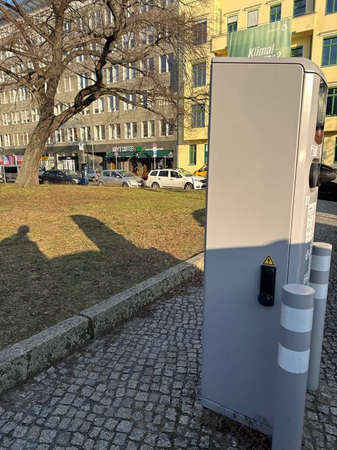 Platz vor dem Neuen Tor, 10117 Berlin photo 2