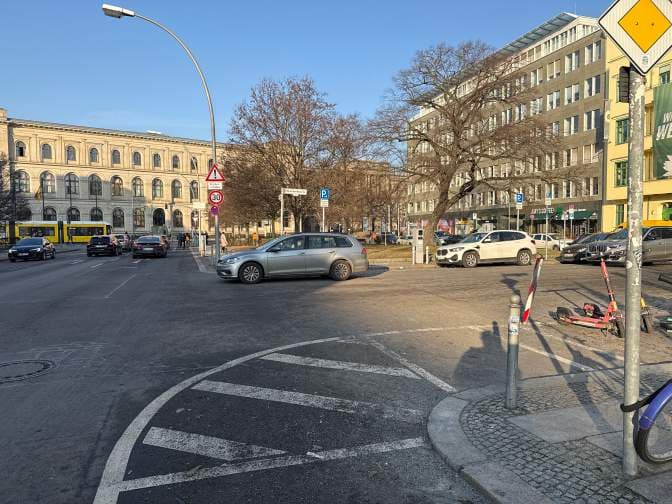 Platz vor dem Neuen Tor, 10117 Berlin photo 3