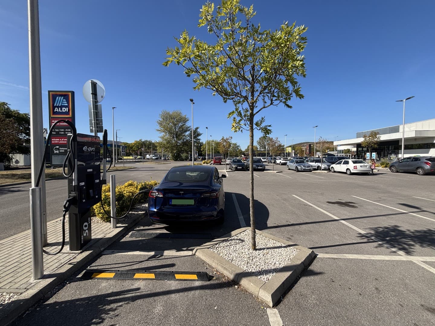 E.ON Drive - ALDI 1039 Budapest Rákóczi 38 photo 2