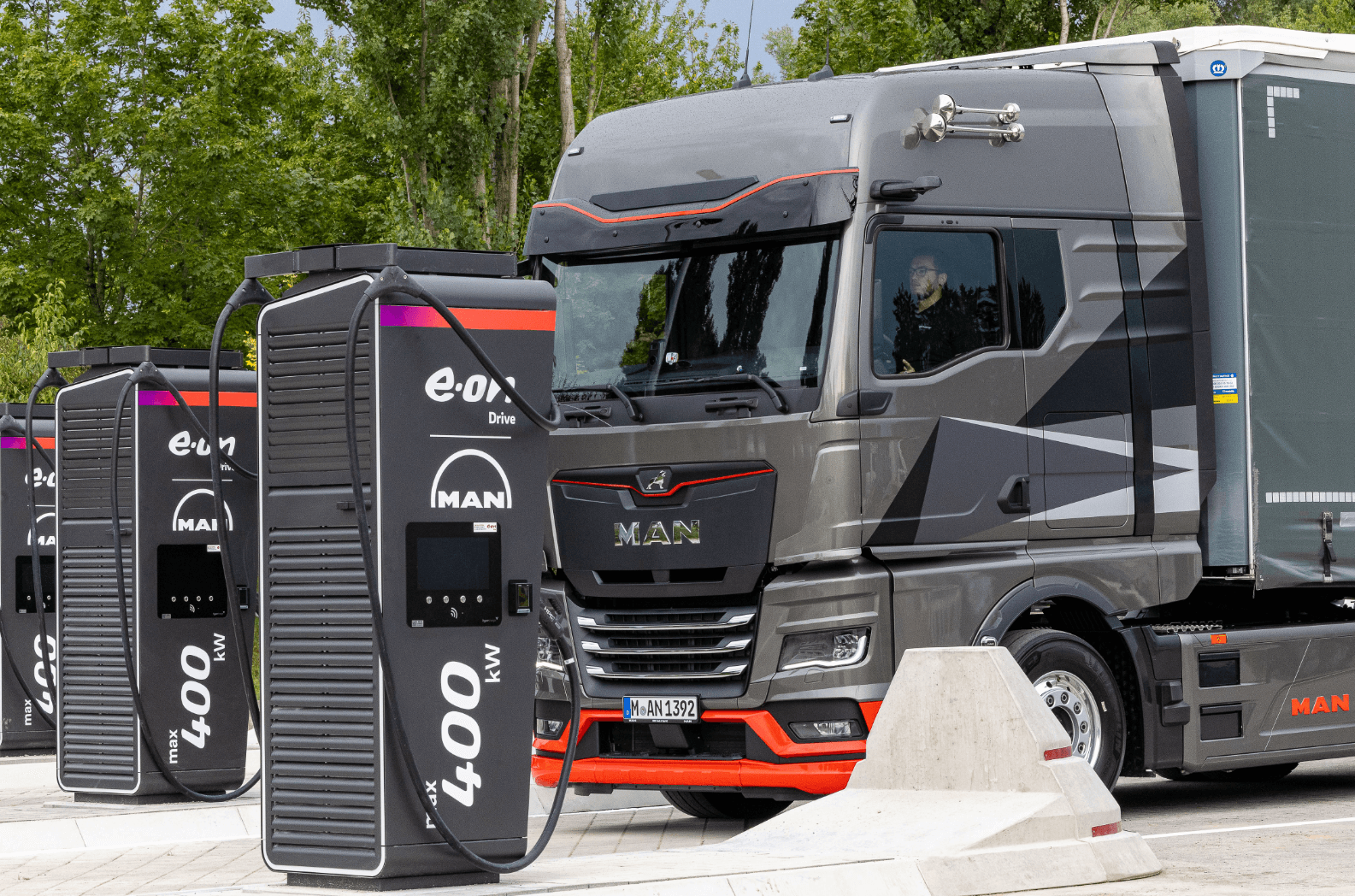 High-power charging station